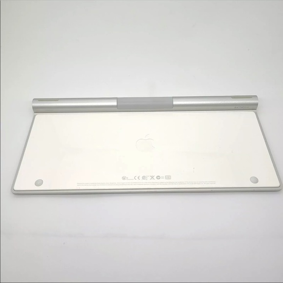 Apple Wireless Keyboard A1314 Battery Powered. Connect via Bluetooth. EUC - Picture 6 of 8